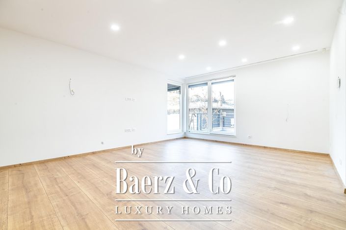 Image No.1-4 Bed Apartment for sale