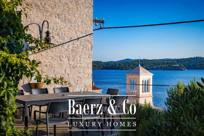 Image No.1-4 Bed Property for sale