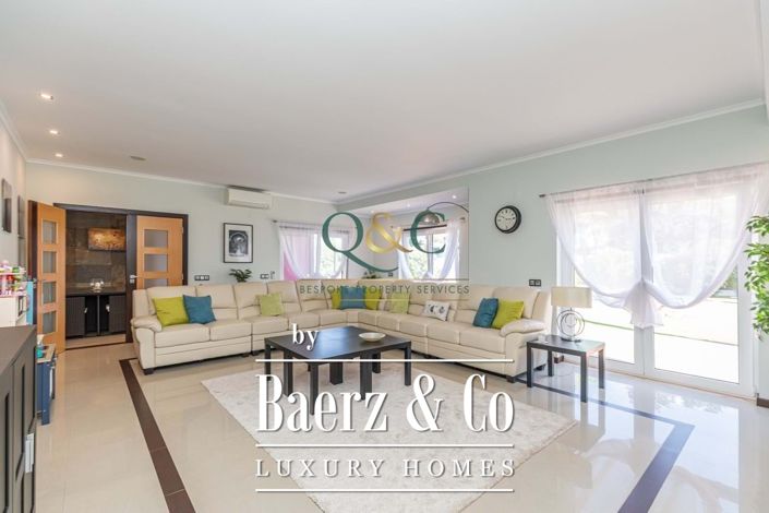 Image No.2-Villa de 5 chambres à vendre à Quarteira