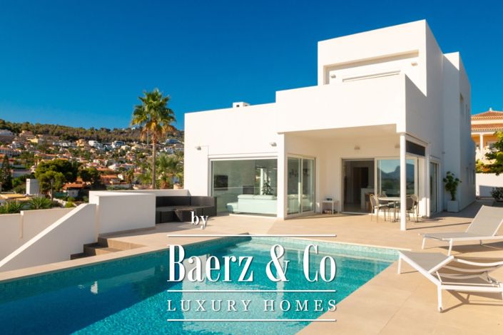 Image No.1-4 Bed Villa for sale
