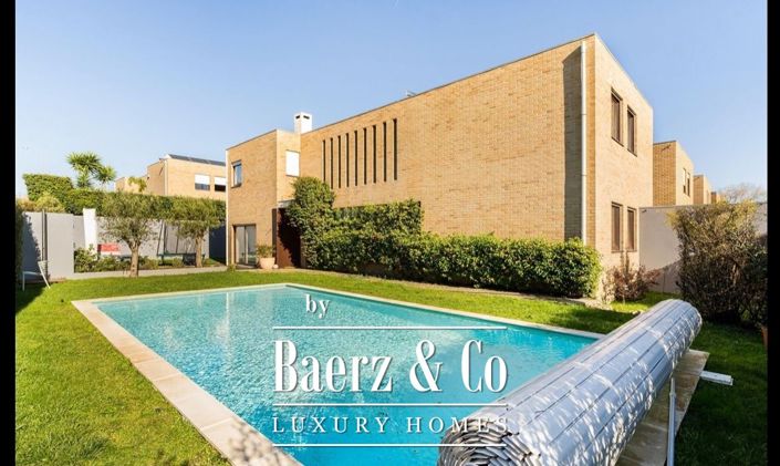 Image No.1-4 Bed Villa for sale