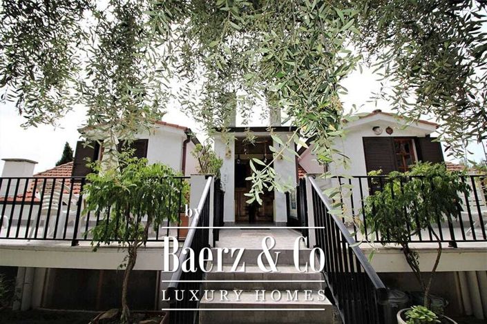 Image No.1-12 Bed Property for sale