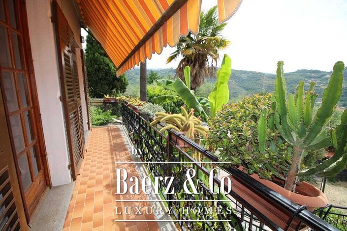 Image No.10-12 Bed Property for sale