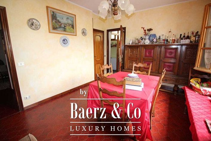 Image No.16-12 Bed Property for sale