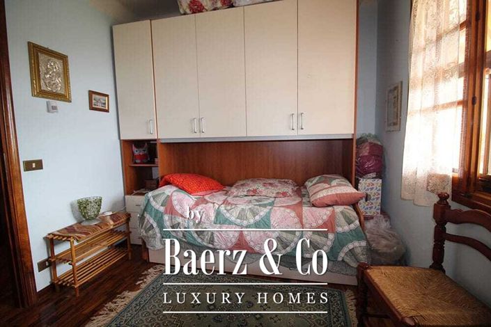 Image No.22-12 Bed Property for sale