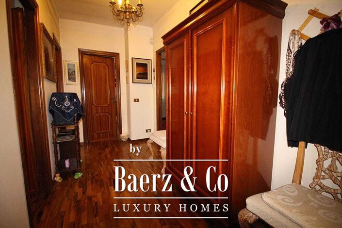 Image No.23-12 Bed Property for sale