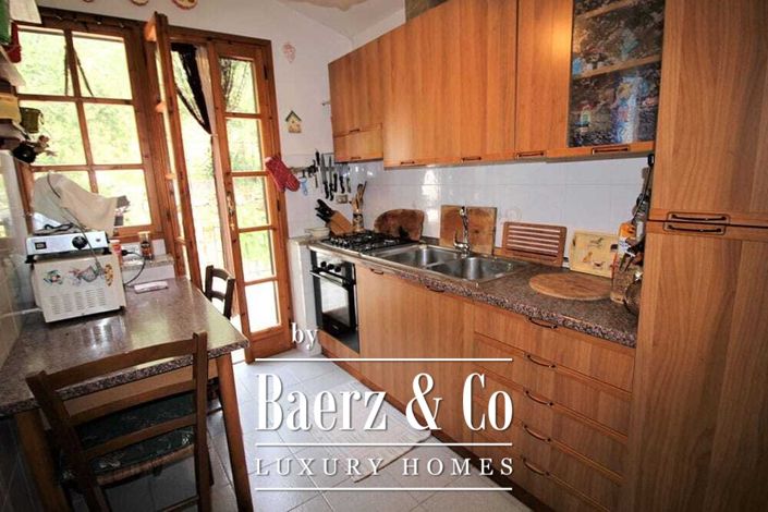 Image No.27-12 Bed Property for sale