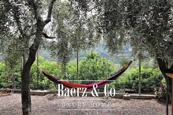 Image No.6-12 Bed Property for sale