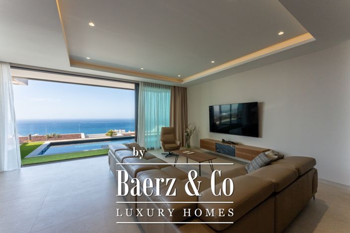 Image No.2-Villa de 4 chambres à vendre à Costa Adeje