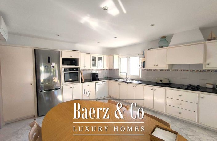 Image No.11-3 Bed Property for sale