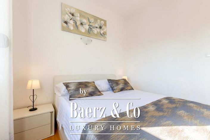 Image No.12-6 Bed Townhouse for sale