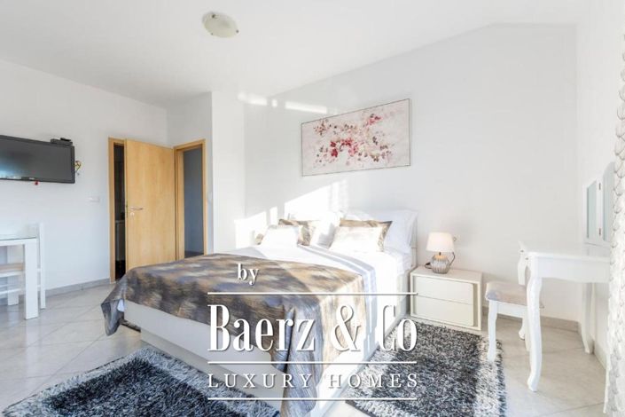 Image No.14-6 Bed Townhouse for sale