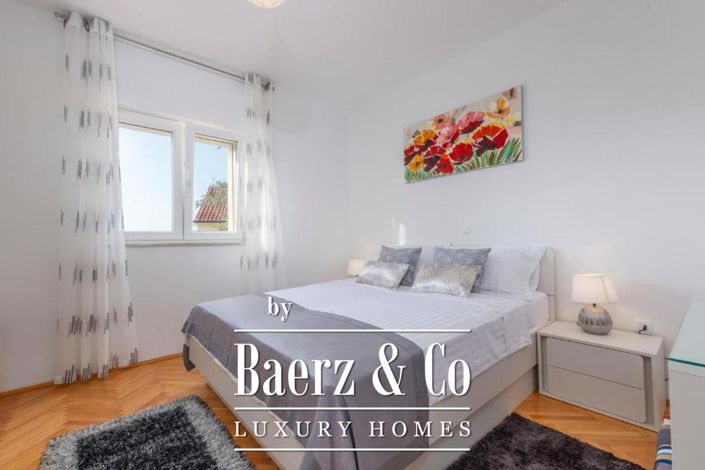 Image No.16-6 Bed Townhouse for sale