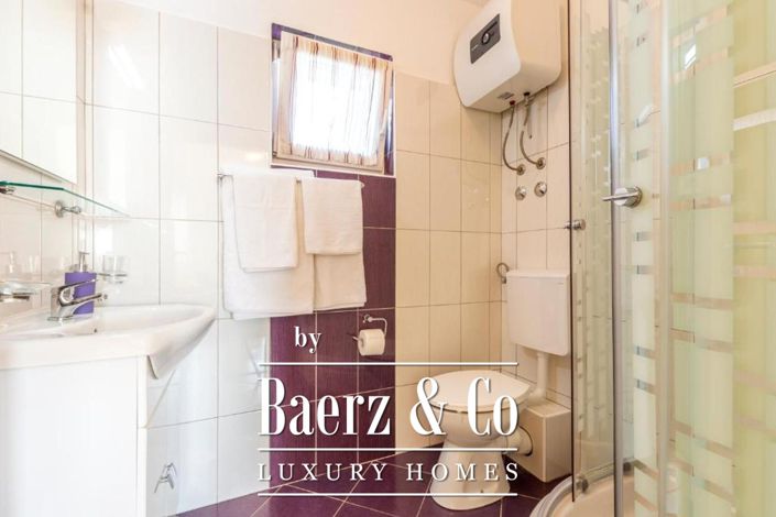 Image No.22-6 Bed Townhouse for sale