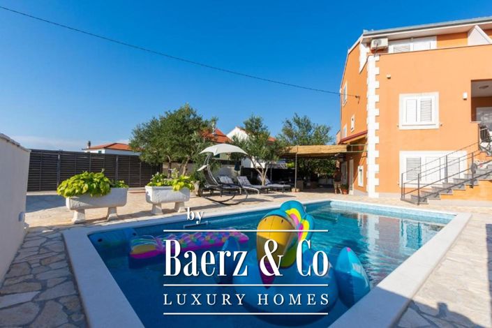 Image No.3-6 Bed Townhouse for sale