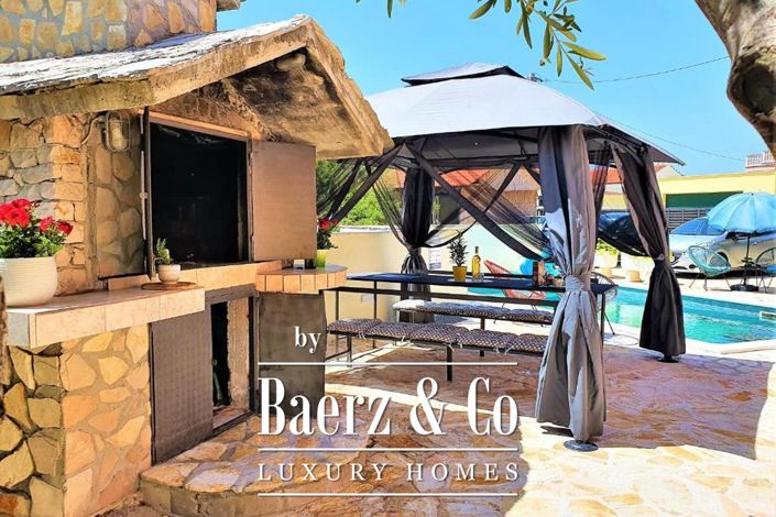 Image No.33-6 Bed Townhouse for sale