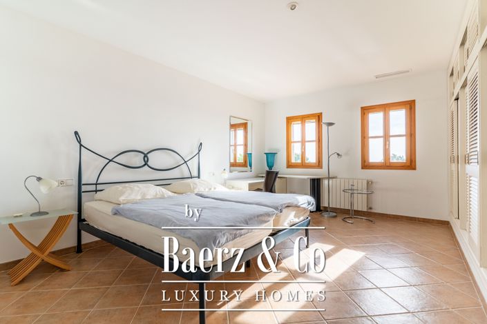 Image No.23-4 Bed Country House for sale