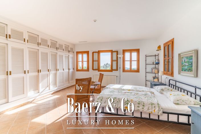 Image No.24-4 Bed Country House for sale