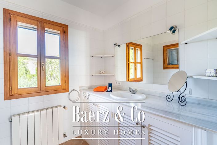 Image No.26-4 Bed Country House for sale