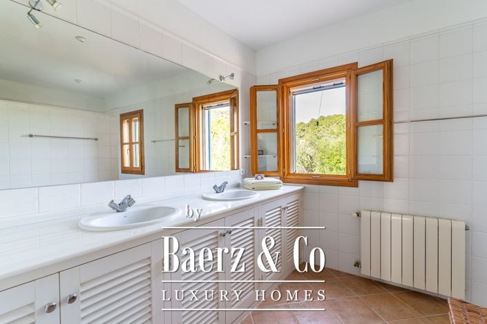 Image No.27-4 Bed Country House for sale