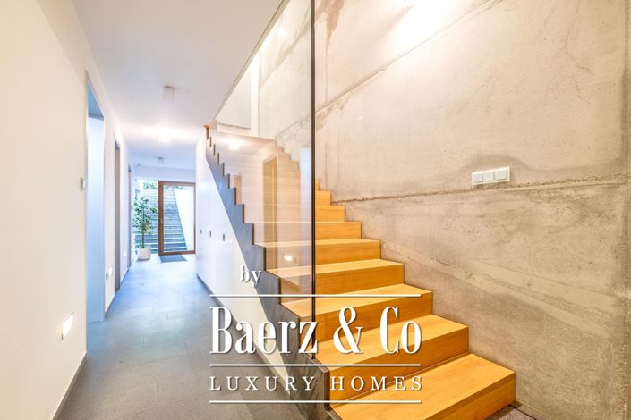 Image No.12-3 Bed Townhouse for sale