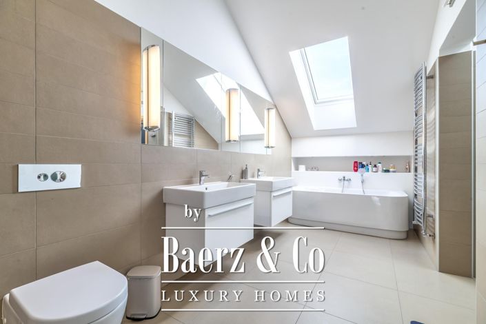 Image No.16-3 Bed Townhouse for sale