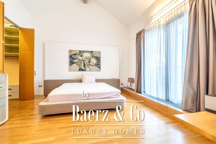 Image No.18-3 Bed Townhouse for sale