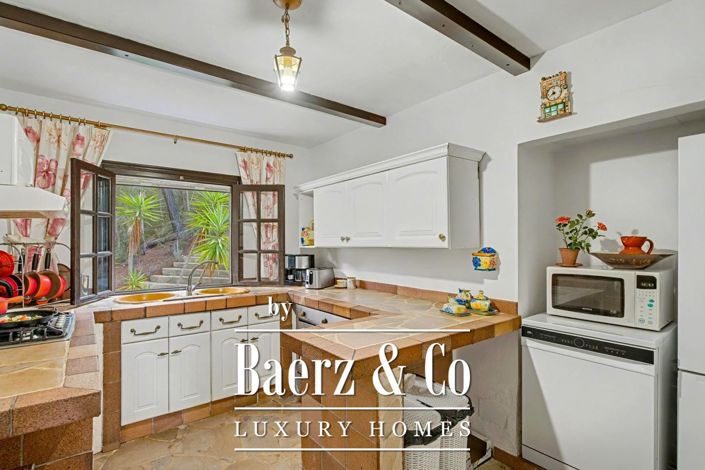 Image No.10-3 Bed Country House for sale