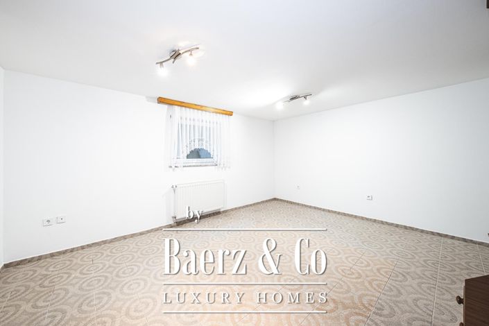 Image No.16-5 Bed Apartment for sale