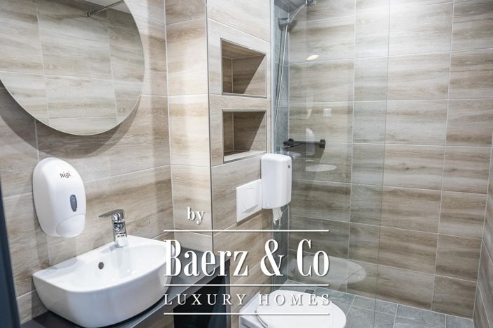 Image No.13-20 Bed Townhouse for sale