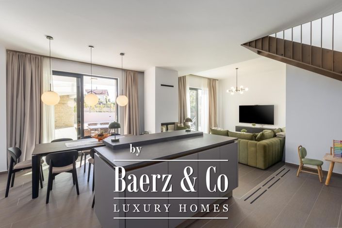 Image No.14-5 Bed Townhouse for sale