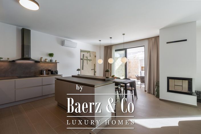 Image No.16-5 Bed Townhouse for sale