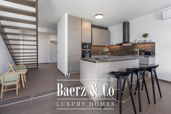 Image No.17-5 Bed Townhouse for sale