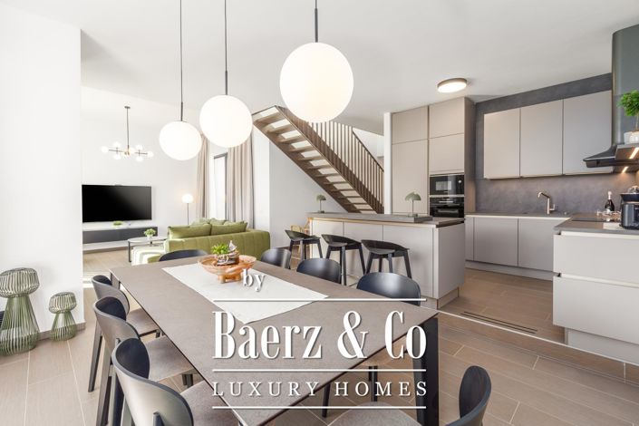 Image No.18-5 Bed Townhouse for sale