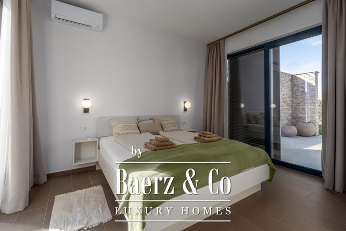 Image No.21-5 Bed Townhouse for sale