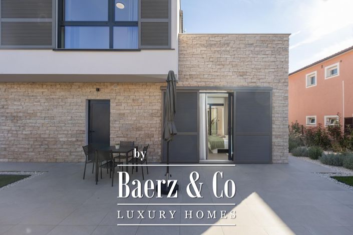 Image No.22-5 Bed Townhouse for sale