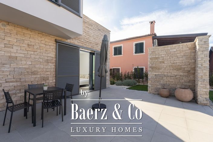 Image No.23-5 Bed Townhouse for sale