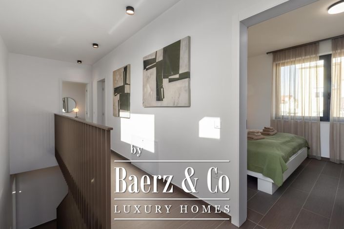 Image No.28-5 Bed Townhouse for sale