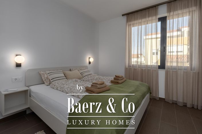 Image No.29-5 Bed Townhouse for sale