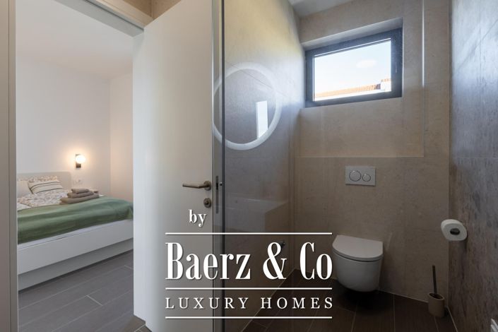 Image No.30-5 Bed Townhouse for sale