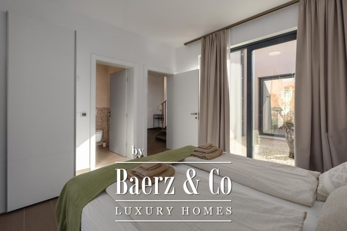 Image No.31-5 Bed Townhouse for sale