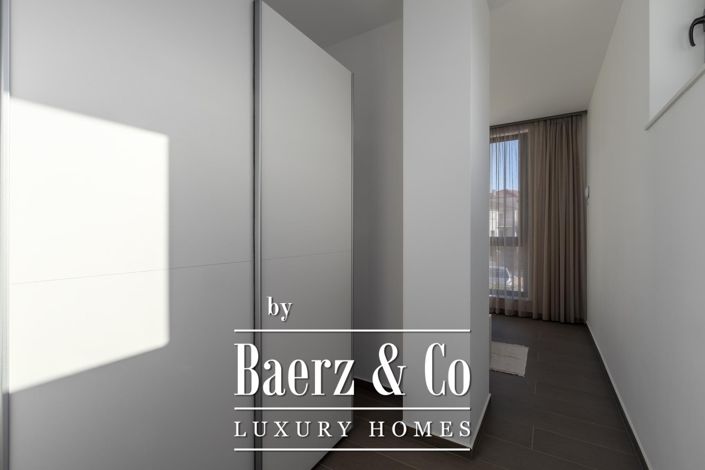 Image No.34-5 Bed Townhouse for sale