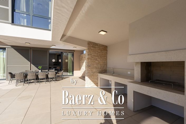 Image No.7-5 Bed Townhouse for sale