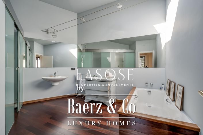 Image No.24-4 Bed Property for sale