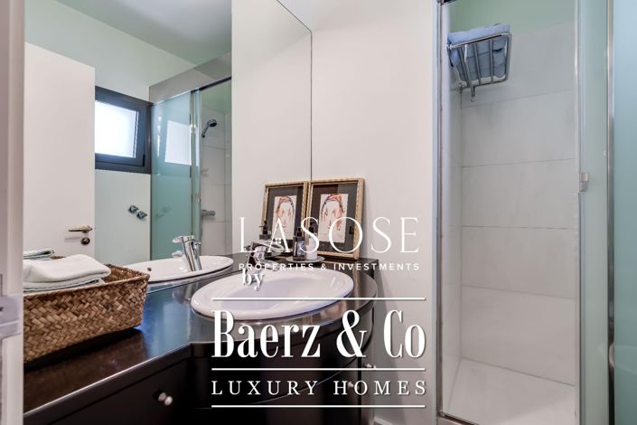 Image No.32-4 Bed Property for sale