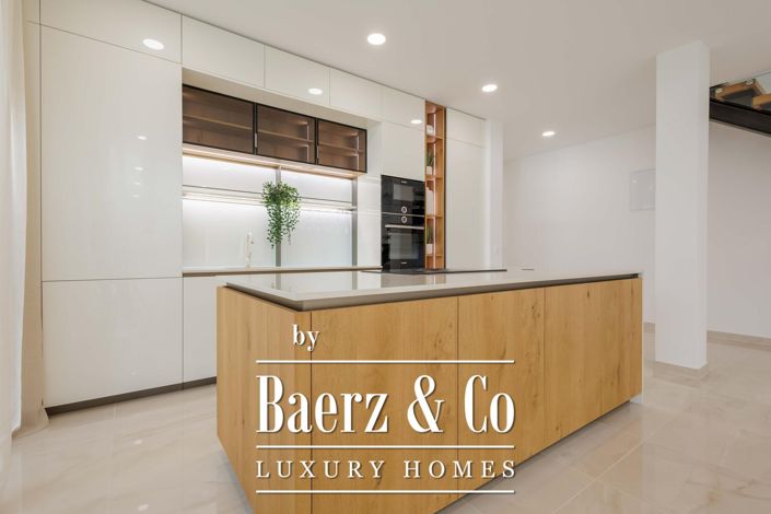 Image No.11-4 Bed Townhouse for sale