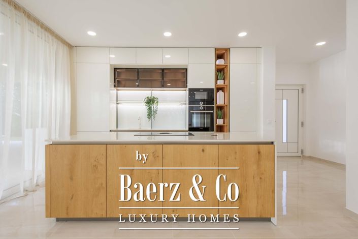 Image No.12-4 Bed Townhouse for sale