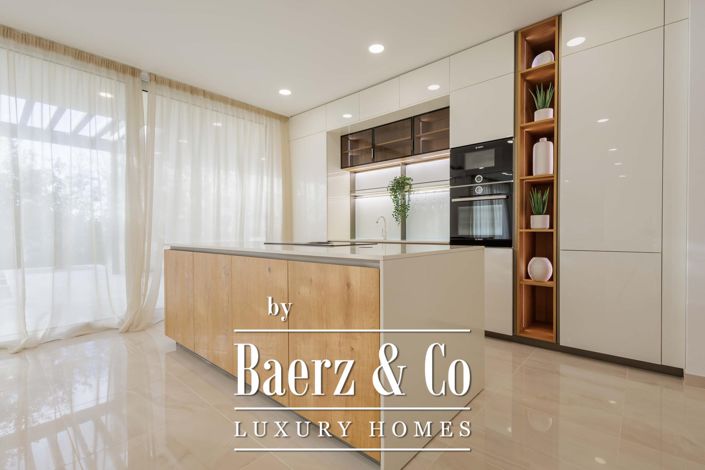 Image No.13-4 Bed Townhouse for sale