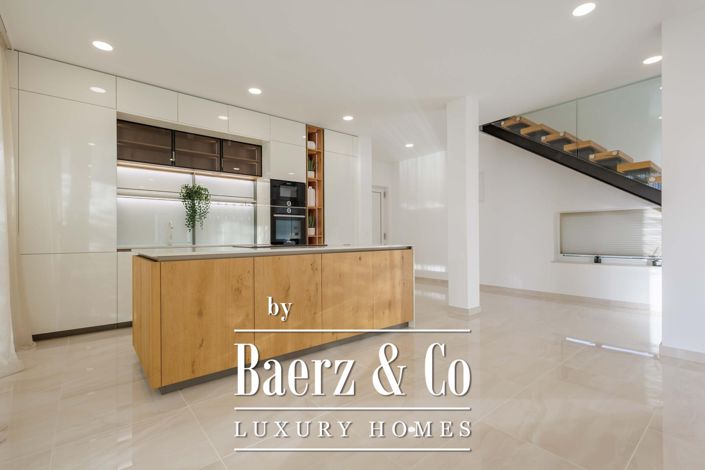 Image No.14-4 Bed Townhouse for sale