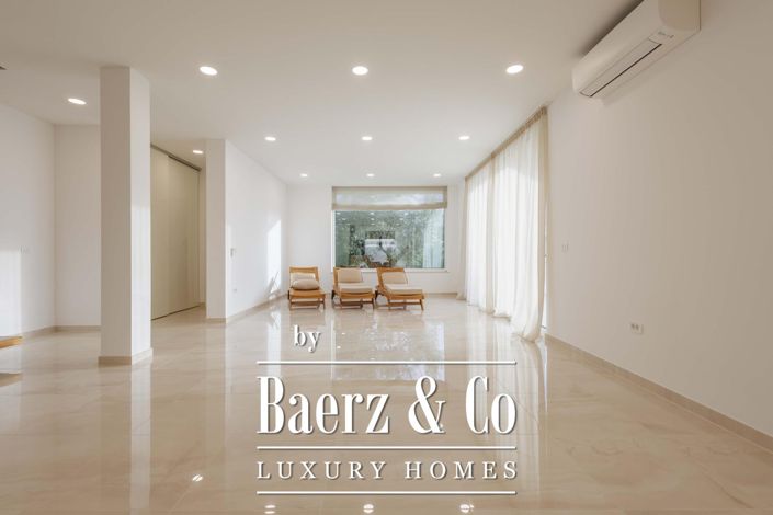 Image No.18-4 Bed Townhouse for sale